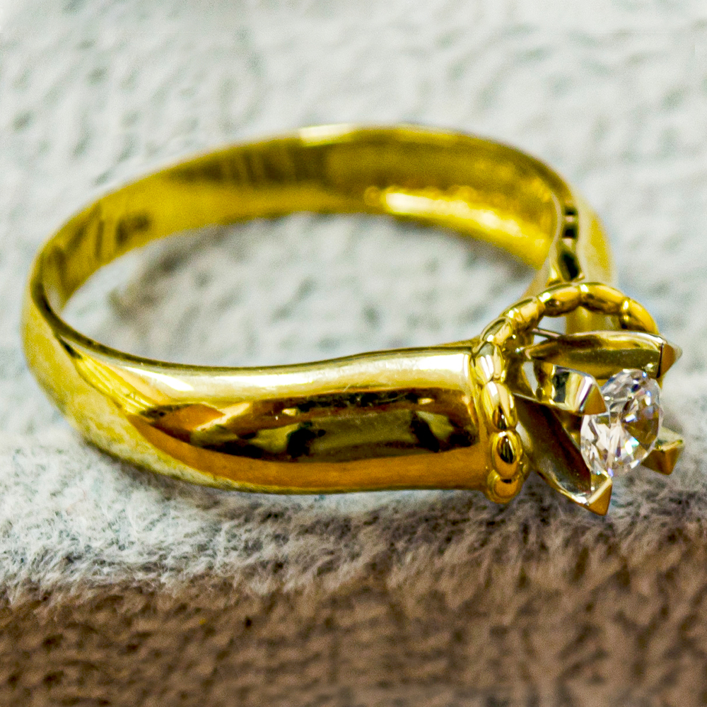 Кольцо в лимонном золоте с цирконом