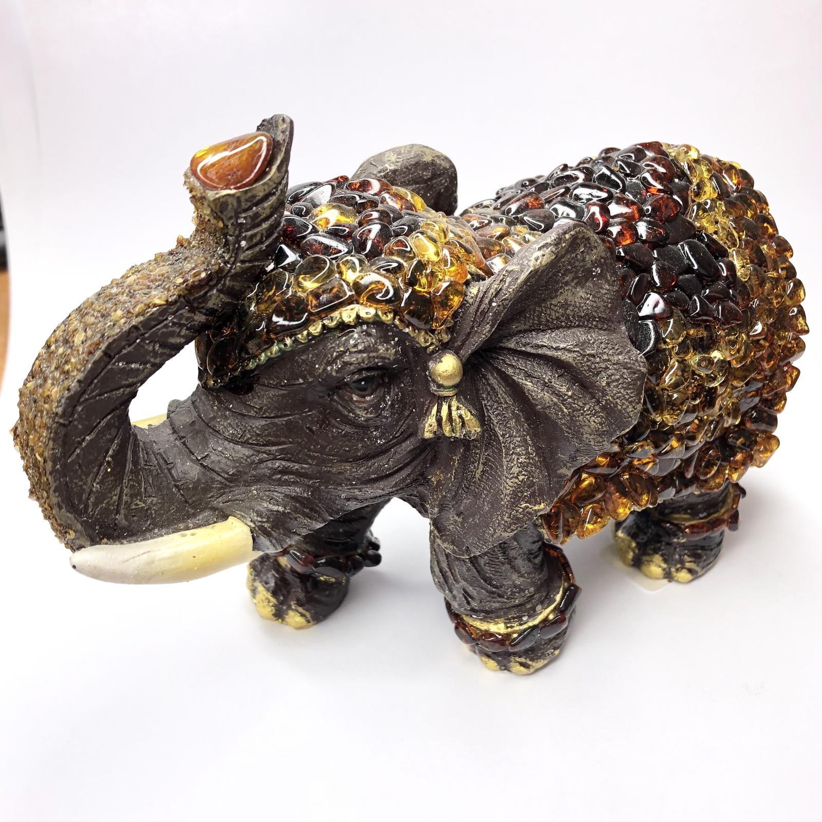 Статуэтка слон с янтарем