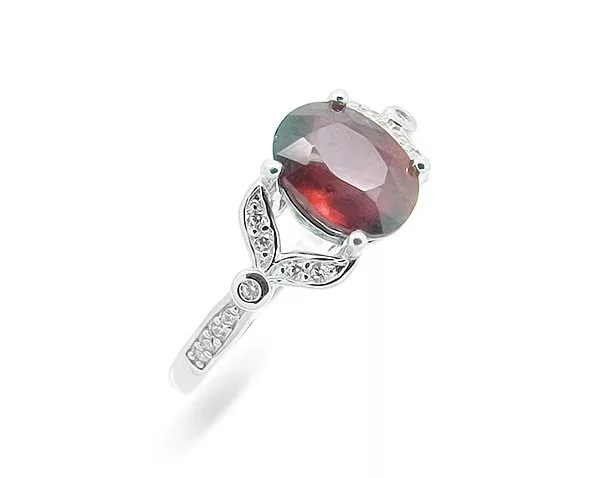 Кольцо в серебре с рубином корундом и цирконами